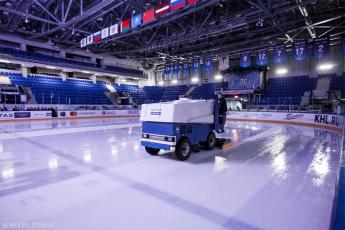 Машина для заливки льда Zamboni 525